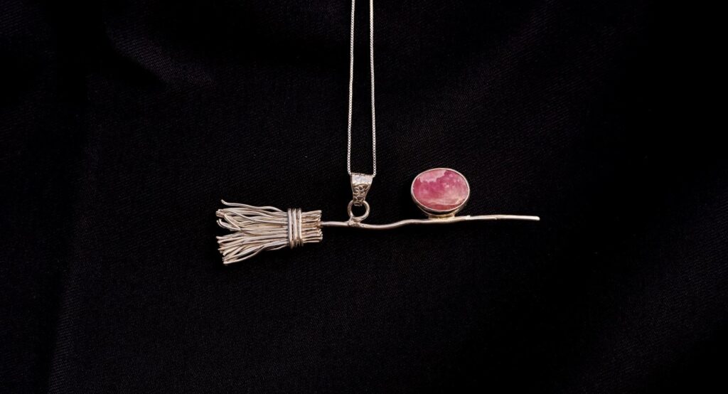 Hanger Brujas Rhodochrosiet - Heksen - door Kreeft