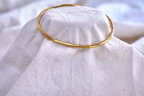 Armband messing gehamerd - door Kreeft