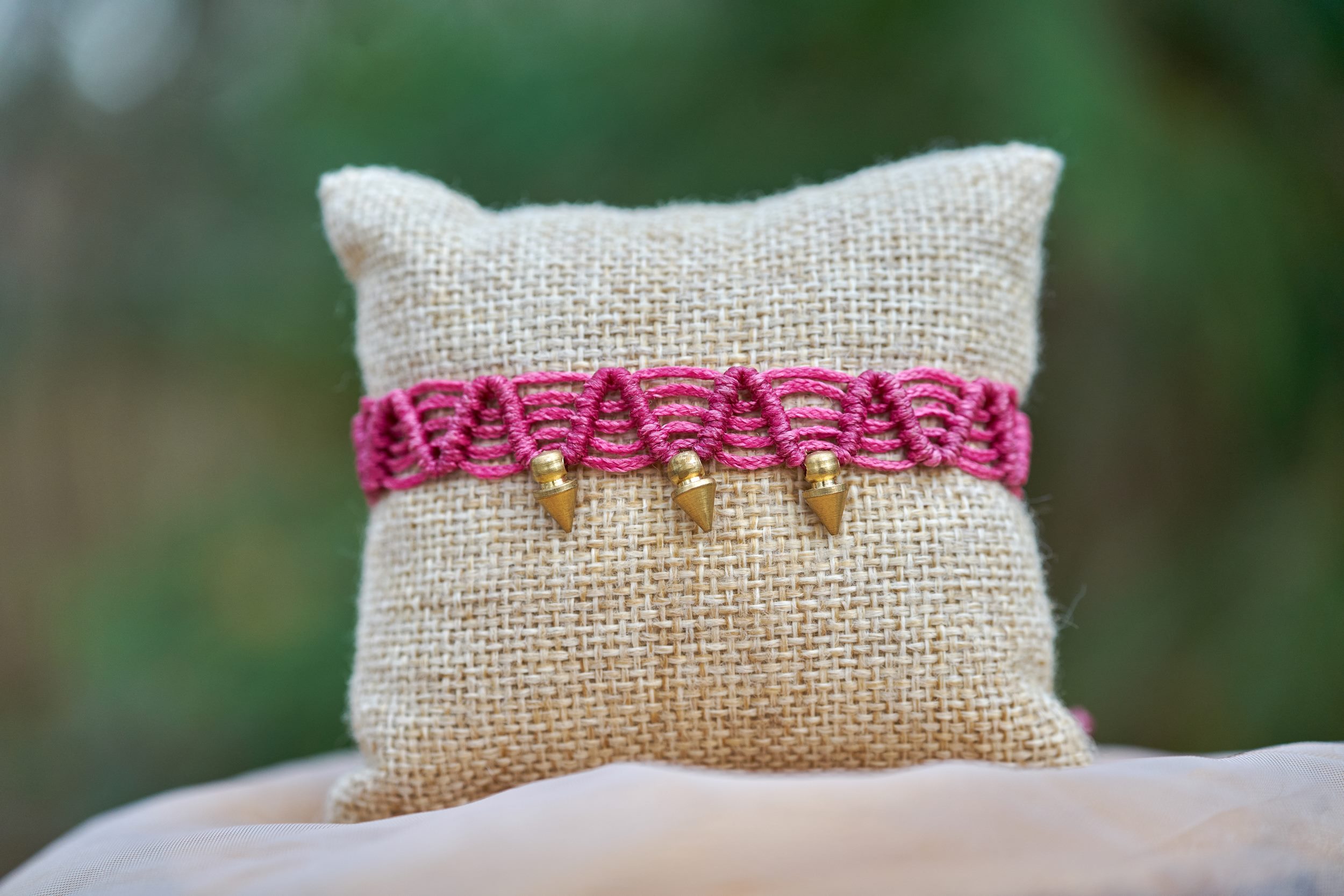 Macarena armbandje macrame Fel roze