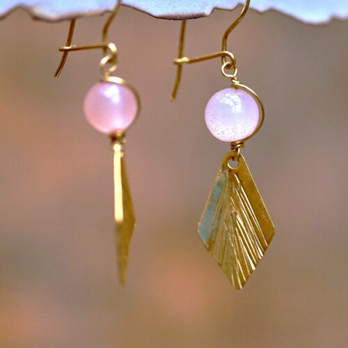 Oorbellen messing met rozenkwarts - gemaakt door Kreeft