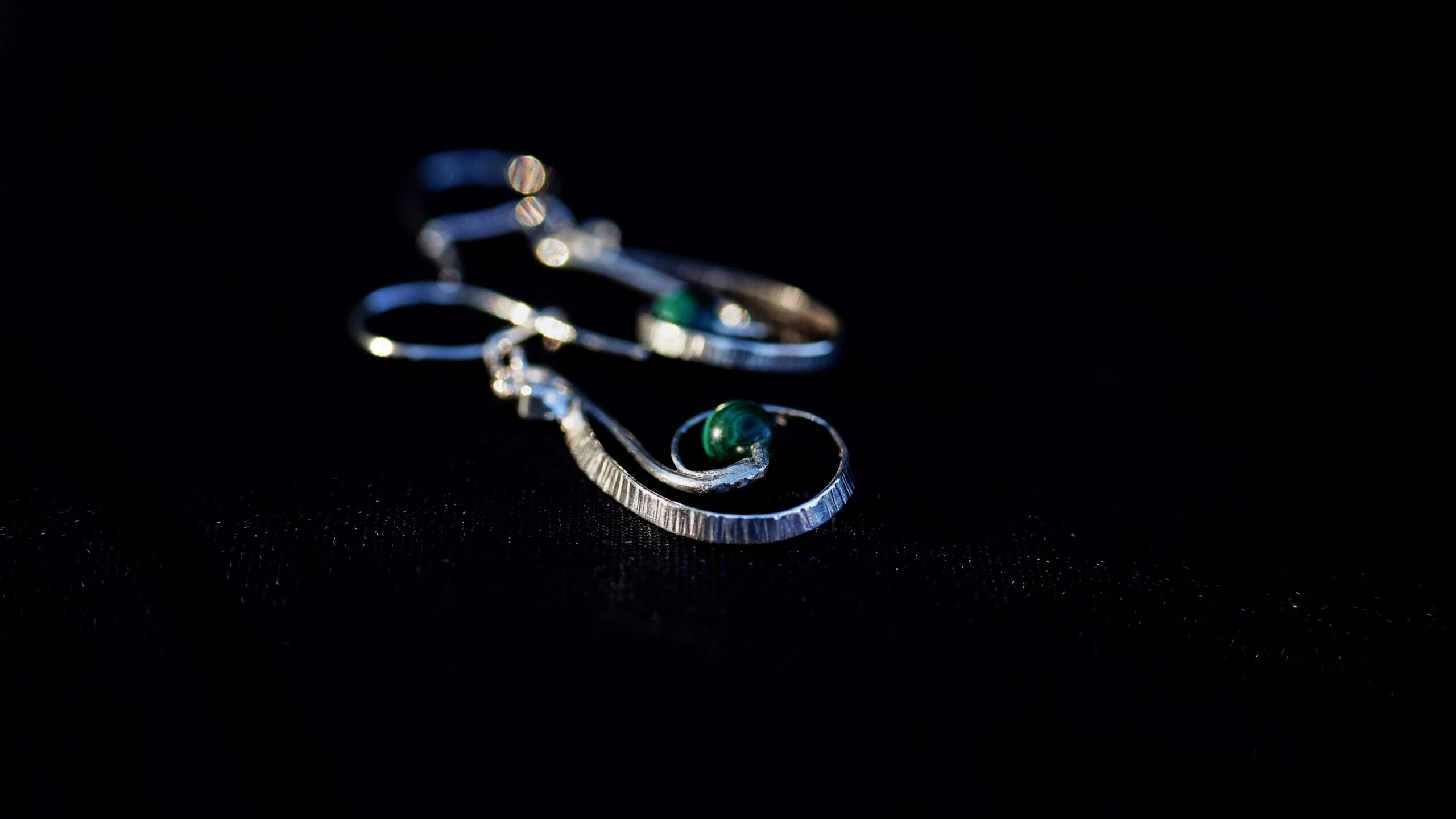 Oorbellen zilver met malachiet